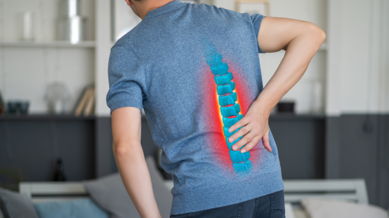 पाठदुखीचा त्रास – ऑफिसमध्ये बसून काम करणाऱ्यांनी काय काळजी घ्यावी?